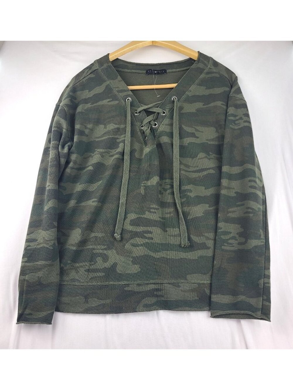 Sanctuary Anthropologie Pullover Sweatshirt Camo Lace Up V-Neck Medium